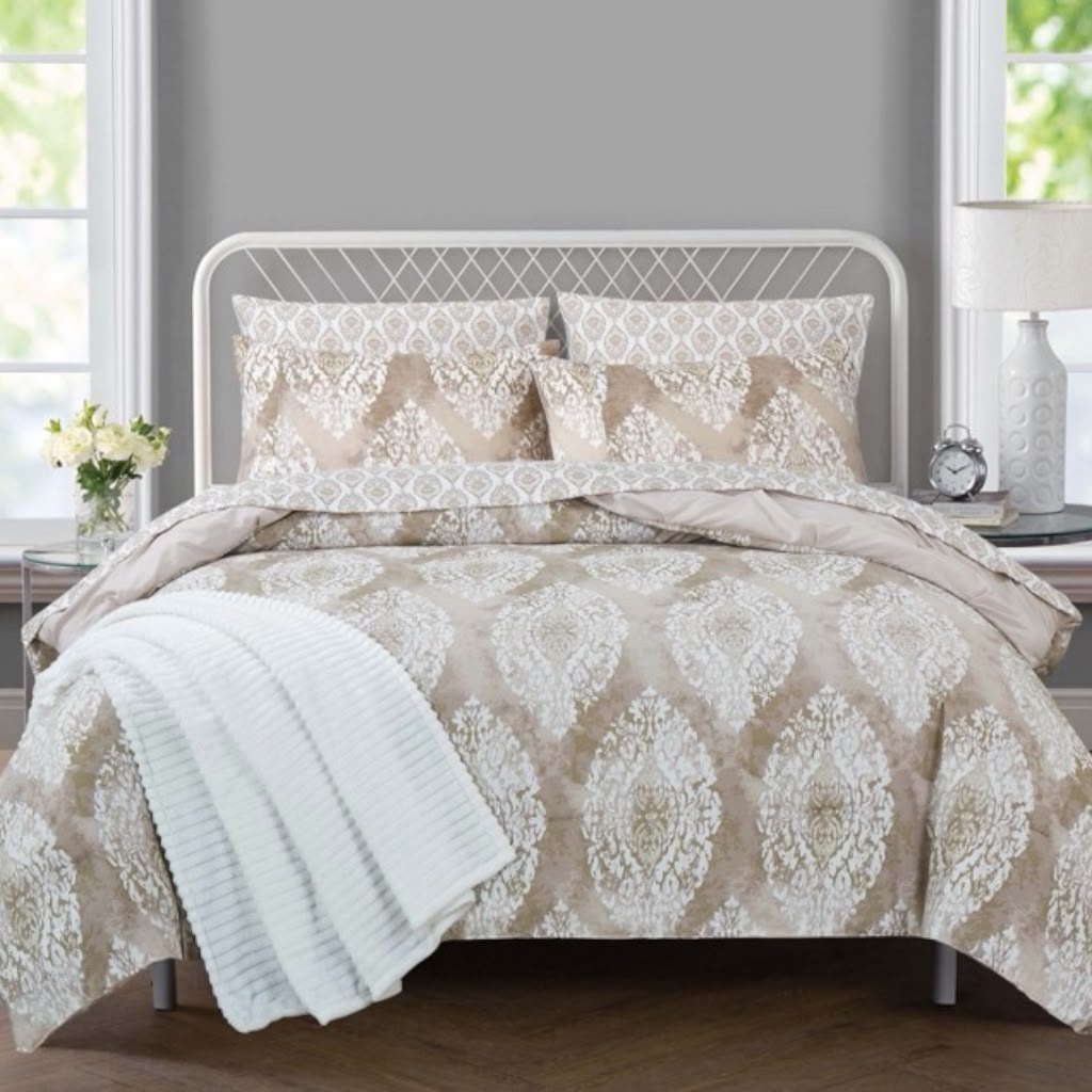 Queen size reversable comforter set 8 piece